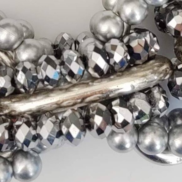 Dramatic silver link and beaded necklace - Picture 10 of 11